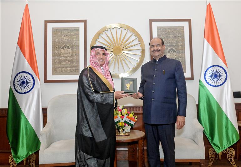 सऊदी-भारत संसदीय मैत्री समिति के अध्यक्ष मेजर जनरल डॉ. अब्दुल रहमान बिन सनहत अल-हरबी के नेतृत्व में सऊदी-भारत संसदीय मैत्री समिति के एक प्रतिनिधिमंडल ने 04 दिसंबर, 2025 को नई दिल्ली में लोकसभा अध्यक्ष श्री ओम बिरला से मुलाकात की।