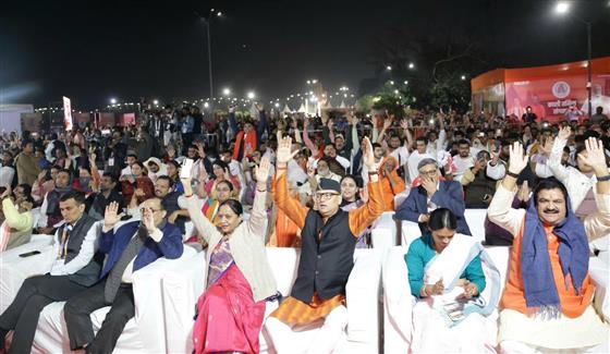 02 दिसंबर, 2025 को उत्तर प्रदेश के वाराणसी में केंद्रीय शिक्षा मंत्री श्री धर्मेंद्र प्रधान और उत्तर प्रदेश के मुख्यमंत्री श्री योगी आदित्यनाथ की गरिमामयी उपस्थिति में काशी तमिल संगमम् 4.0 का भव्य शुभारंभ किया गया।:Ministry of Education