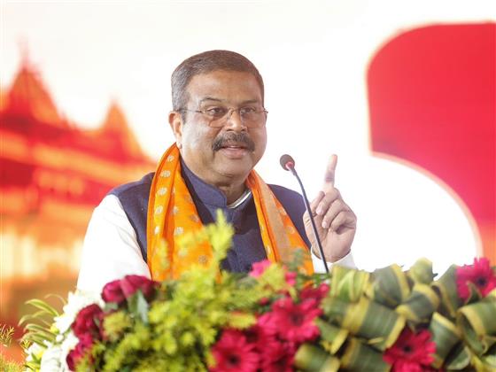 02 दिसंबर, 2025 को उत्तर प्रदेश के वाराणसी में केंद्रीय शिक्षा मंत्री श्री धर्मेंद्र प्रधान और उत्तर प्रदेश के मुख्यमंत्री श्री योगी आदित्यनाथ की गरिमामयी उपस्थिति में काशी तमिल संगमम् 4.0 का भव्य शुभारंभ किया गया।:Ministry of Education