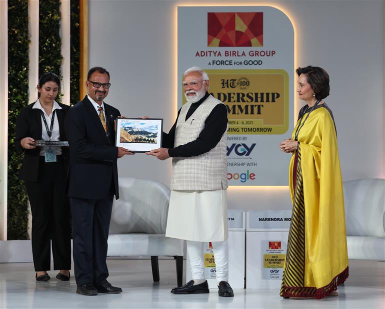 प्रधानमंत्री श्री नरेन्द्र मोदी 06 दिसंबर, 2025 को नई दिल्ली में हिंदुस्तान टाइम्स लीडरशिप समिट 2025 में भाग लेते हुए।