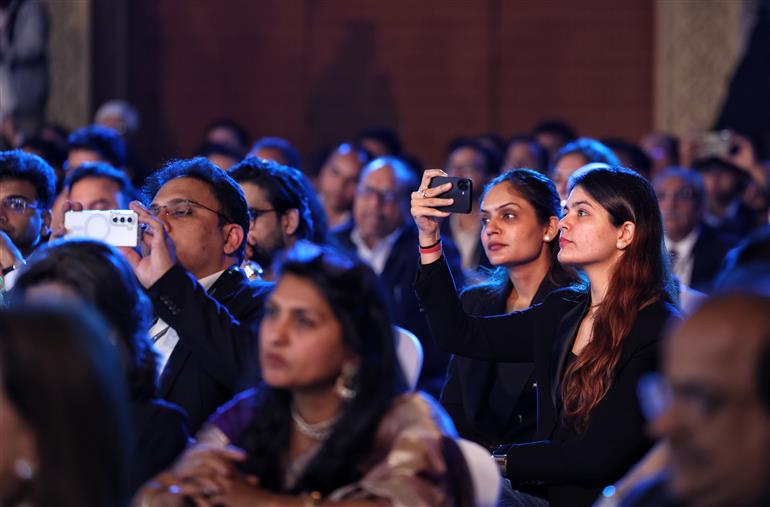 06 दिसंबर, 2025 को नई दिल्ली में हिंदुस्तान टाइम्स लीडरशिप समिट 2025 में उपस्थित लोग। इस अवसर पर प्रधानमंत्री श्री नरेन्द्र मोदी संबोधित करते हुए।
