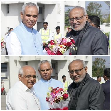 उपराष्ट्रपति श्री सी. पी. राधाकृष्णन का 06 दिसंबर 2025 को गुजरात के वडोदरा हवाई अड्डे पहुंचने पर राज्यपाल श्री आचार्य देवव्रत, मुख्यमंत्री श्री भूपेंद्र पटेल और अन्य विशिष्ट अतिथियों द्वारा गर्मजोशी से स्वागत किया गया।