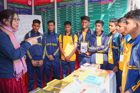 जिज्ञासा तब जुड़ाव में बदल जाती है जब काशी के छात्र जब पहली बार तमिल भाषा के शब्द सीखते हैं, तो उनके सामने तमिल भाषा की सुंदरता और अपनापन खोजने का एक नया, गर्मजोशी भरा द्वार खुलता है। यह गतिविधि काशी तमिल संगमम् 4.0 के तहत 9 दिसंबर 2025 को वाराणसी, उत्तर प्रदेश में आयोजित हुई।:Ministry of Education