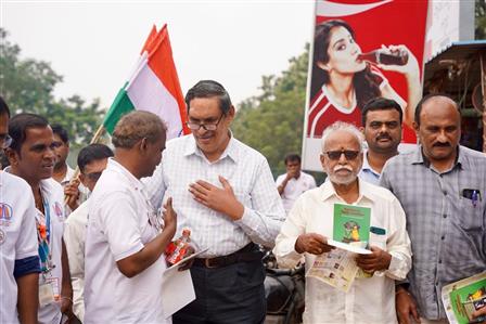 काशी तमिल संगमम् 4.0 के तहत 9 दिसंबर 2025 को उत्तर प्रदेश के वाराणसी में आंध्र प्रदेश के कडप्पा से संगम ऋषि अगस्त्य वाहन अभियान पहुंचा जो तमिलनाडु से काशी तक की सांस्कृतिक यात्रा को दर्शाता है. यहां इसका गर्मजोशी से स्वागत किया गया।  भारत की एकता और साझा सांस्कृतिक विरासत का उत्सव मनाते हुए यह यात्रा आगे और उत्साह के साथ जारी है।:Ministry of Education