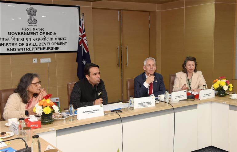 कौशल विकास एवं उद्यमिता तथा शिक्षा राज्यमंत्री (स्वतंत्र प्रभार) श्री जयंत चौधरी ने कौशल विकास एवं उद्यमिता मंत्रालय की सचिव सुश्री देबाश्री मुखर्जी के साथ 9 दिसंबर 2025 को नई दिल्ली में आयोजित भारत–ऑस्ट्रेलिया स्किलिंग पार्टनरशिप राउंड टेबल में शिरकत की।