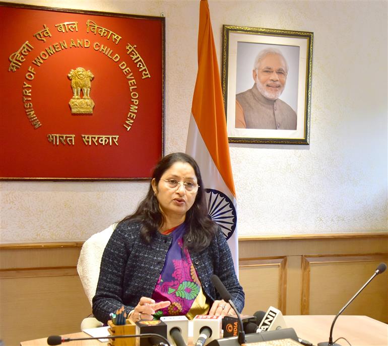 केंद्रीय महिला एवं बाल विकास मंत्री श्रीमती अन्नपूर्णा देवी 10 दिसंबर, 2025 को नई दिल्ली में भारतीय भाषाओं को बढ़ावा देने और भारत की भाषाई विरासत को बचाने पर जानकारी देती हुईं।