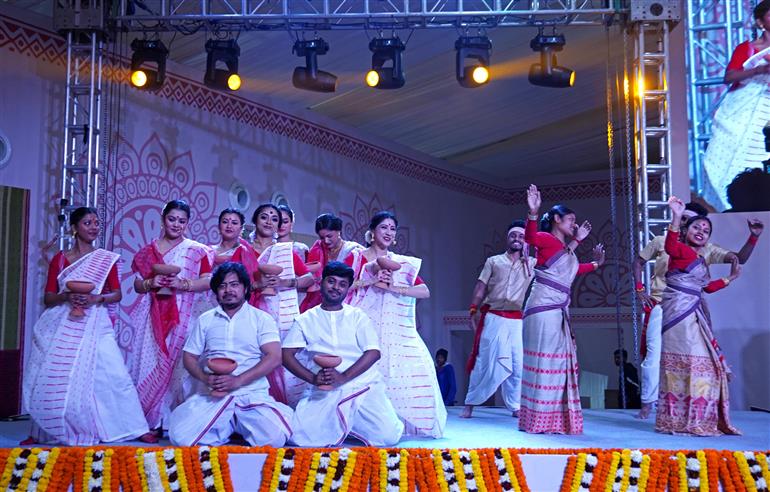 केन्द्रीय संस्कृति मंत्री, श्री गजेन्द्र सिंह शेखावत 10 दिसंबर 2025 को दिल्ली के लाल किले में दिवाली को यूनेस्को की अमूर्त सांस्कृतिक विरासत सूची में शामिल किए जाने की घोषणा के दौरान मौजूद रहे।