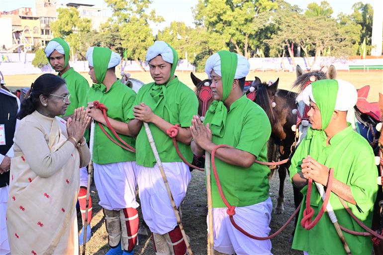 राष्ट्रपति श्रीमती द्रौपदी मुर्मु ने 11 दिसंबर 2025 को मणिपुर के इम्फाल स्थित सिटी कन्वेंशन सेंटर में मणिपुर सरकार द्वारा आयोजित नागरिक अभिनंदन समारोह में शिरकत की।