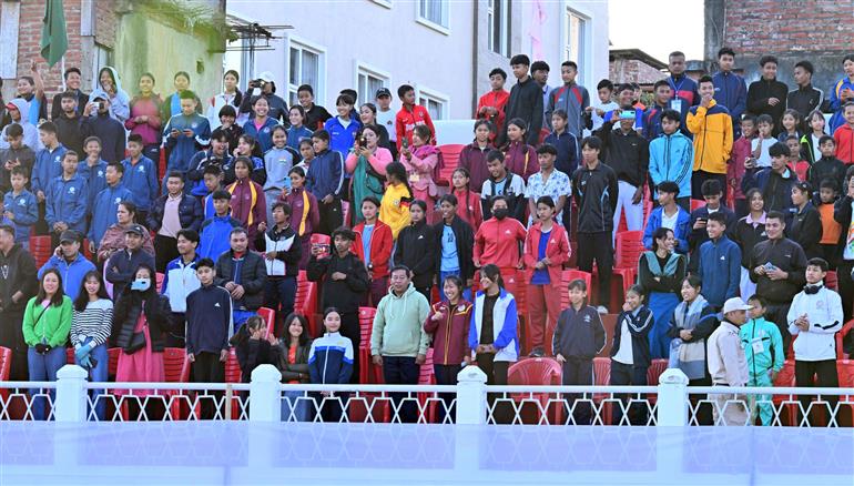 मणिपुर के इम्फाल स्थित सिटी कन्वेंशन सेंटर में 11 दिसंबर 2025 को विभिन्न विकास परियोजनाओं के उद्घाटन और शिलान्यास कार्यक्रम की झलकियाँ। इस कार्यक्रम में राष्ट्रपति श्रीमती द्रौपदी मुर्मु ने शिरकत की।