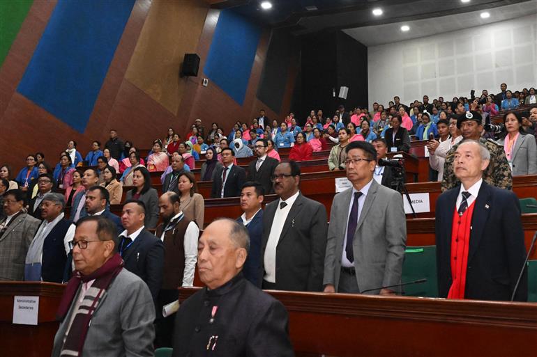 मणिपुर के इम्फाल स्थित सिटी कन्वेंशन सेंटर में 11 दिसंबर 2025 को विभिन्न विकास परियोजनाओं के उद्घाटन और शिलान्यास कार्यक्रम की झलकियाँ। इस कार्यक्रम में राष्ट्रपति श्रीमती द्रौपदी मुर्मु ने शिरकत की।