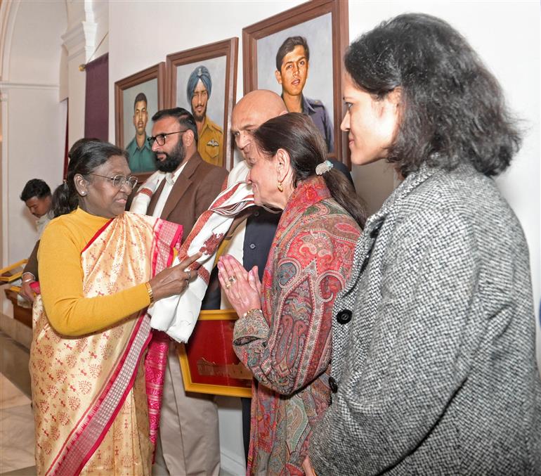 The President of India, Smt Droupadi Murmu graced the inauguration of the ‘Param Vir Chakra Dirgha’ at Rashtrapati Bhavan, in New Delhi on December 16, 2025.