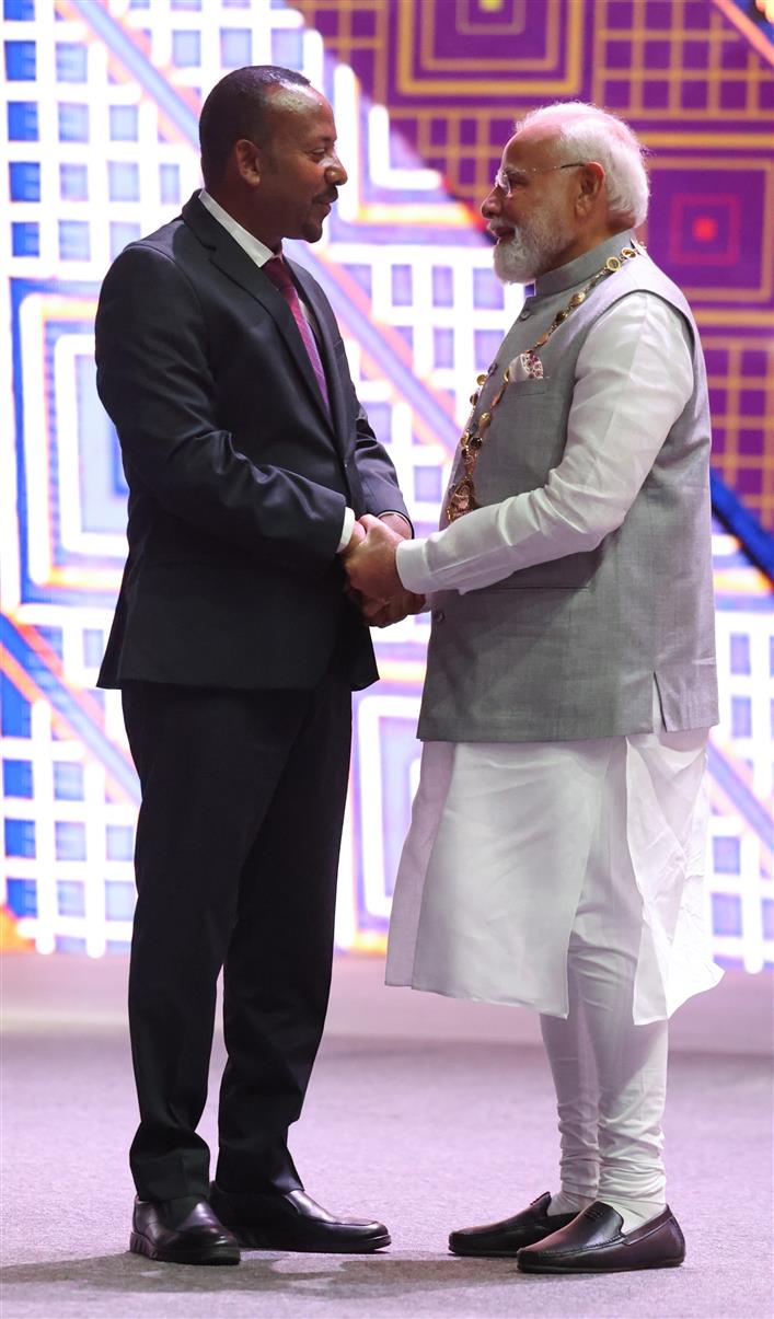 प्रधानमंत्री श्री नरेन्द्र मोदी को 16 दिसंबर 2025 को इथियोपिया के अदीस अबाबा में आयोजित पुरस्कार प्रदान समारोह के दौरान इथियोपिया के प्रधानमंत्री डॉ. अबी अहमद अली द्वारा देश के प्रतिष्ठित सम्मान ‘द ग्रेट ऑनर निशान ऑफ इथियोपिया’ से सम्मानित किया गया।:Prime Minister