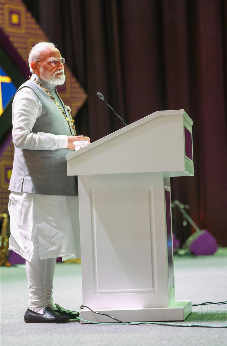 प्रधानमंत्री  श्री नरेन्द्र मोदी 16 दिसंबर 2025 को इथियोपिया के अदीस अबाबा में आयोजित पुरस्कार प्रदान समारोह को संबोधित करते हुए।:Prime Minister