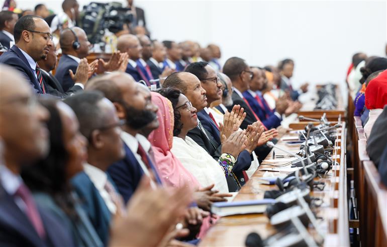 17 दिसंबर, 2025 को इथियोपिया के अदीस अबाबा में इथियोपियाई संसद में उपस्थित लोग। प्रधानमंत्री श्री नरेन्द्र मोदी ने संसद के संयुक्त सत्र को संबोधित किया।  :Prime Minister