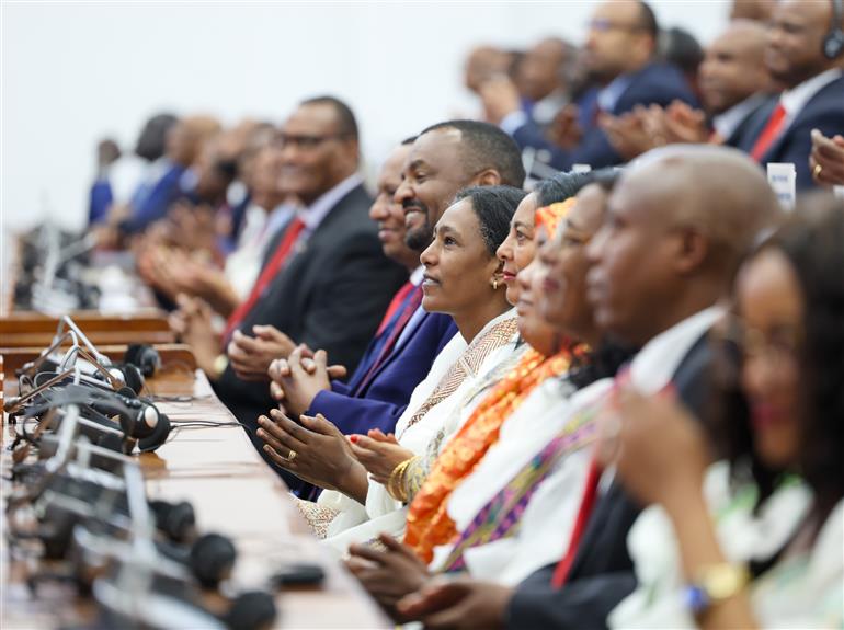 17 दिसंबर, 2025 को इथियोपिया के अदीस अबाबा में इथियोपियाई संसद में उपस्थित लोग। प्रधानमंत्री श्री नरेन्द्र मोदी ने संसद के संयुक्त सत्र को संबोधित किया।  :Prime Minister