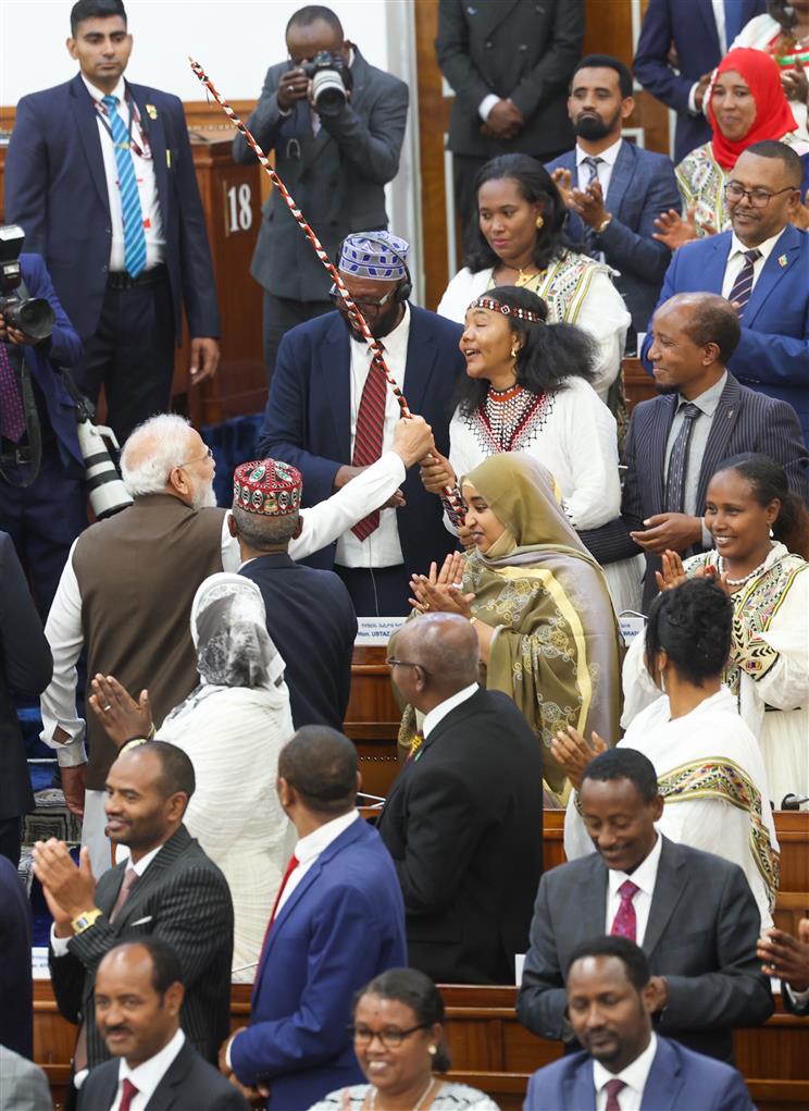 प्रधानमंत्री श्री नरेन्द्र मोदी 17 दिसंबर 2025 को इथियोपिया के अदीस अबाबा में इथियोपियाई संसद के संयुक्त सत्र को संबोधित करने पहुंचे।:Prime Minister