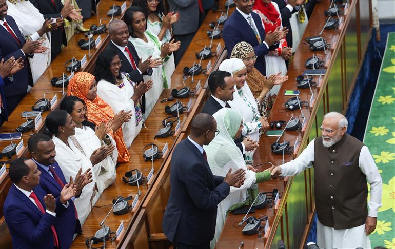प्रधानमंत्री श्री नरेन्द्र मोदी 17 दिसंबर 2025 को इथियोपिया के अदीस अबाबा में इथियोपियाई संसद के संयुक्त सत्र को संबोधित करने पहुंचे।:Prime Minister