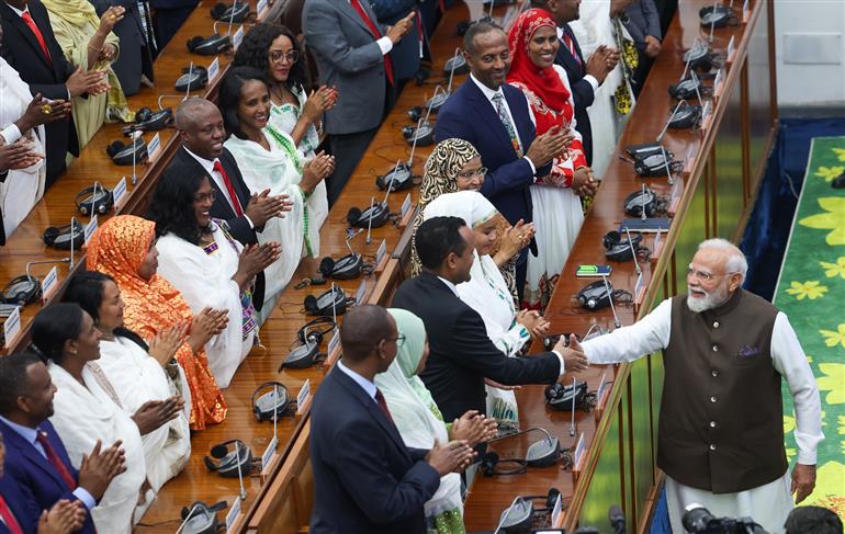 प्रधानमंत्री श्री नरेन्द्र मोदी ने 17 दिसंबर 2025 को इथियोपिया के अदीस अबाबा में इथियोपियाई संसद के संयुक्त सत्र को संबोधित किया।:Prime Minister