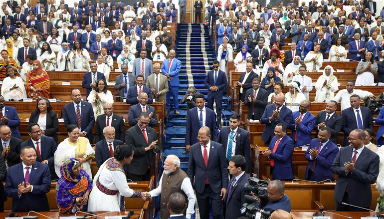 प्रधानमंत्री श्री नरेन्द्र मोदी ने 17 दिसंबर 2025 को इथियोपिया के अदीस अबाबा में इथियोपियाई संसद के संयुक्त सत्र को संबोधित किया।:Prime Minister