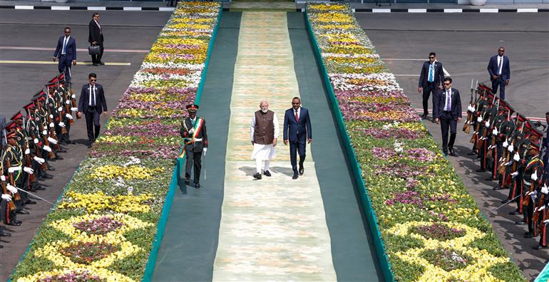 प्रधानमंत्री श्री नरेन्द्र मोदी 17 दिसंबर 2025 को इथियोपिया से ओमान के लिए रवाना हुए।:Prime Minister