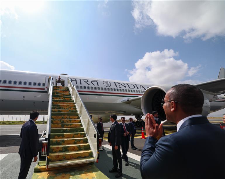 प्रधानमंत्री श्री नरेन्द्र मोदी 17 दिसंबर 2025 को इथियोपिया से ओमान के लिए रवाना हुए।:Prime Minister