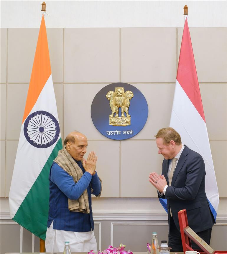 केंद्रीय रक्षा मंत्री श्री राजनाथ सिंह ने 18 दिसंबर 2025 को नई दिल्ली में नीदरलैंड के विदेश मंत्री श्री डेविड वैन वील से मुलाकात की।