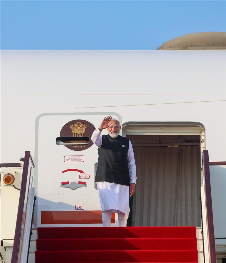 प्रधानमंत्री श्री नरेन्द्र मोदी 18 दिसंबर 2025 को ओमान से नई दिल्ली के लिए रवाना हुए।