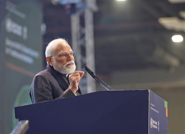प्रधानमंत्री श्री नरेन्द्र मोदी 19 दिसंबर 2025 को नई दिल्ली स्थित भारत मंडपम में आयोजित द्वितीय विश्व स्वास्थ्य संगठन (डब्ल्यूएचओ) वैश्विक पारंपरिक चिकित्सा शिखर सम्मेलन के समापन समारोह को संबोधित करते हुए।