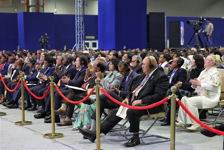 प्रधानमंत्री श्री नरेन्द्र मोदी ने 19 दिसंबर 2025 को नई दिल्ली स्थित भारत मंडपम में आयोजित द्वितीय विश्व स्वास्थ्य संगठन (डब्ल्यूएचओ) वैश्विक पारंपरिक चिकित्सा शिखर सम्मेलन के समापन समारोह में उपस्थित जनसमूह को संबोधित किया।