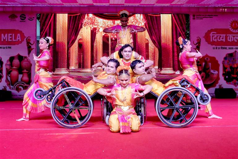 दिव्यांगजन सशक्तिकरण विभाग (DEPwD) द्वारा 21 दिसंबर 2025 को नई दिल्ली में आयोजित ‘दिव्य कला मेला’ के समापन समारोह की झलकियां।