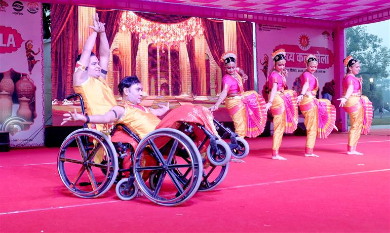दिव्यांगजन सशक्तिकरण विभाग (DEPwD) द्वारा 21 दिसंबर 2025 को नई दिल्ली में आयोजित ‘दिव्य कला मेला’ के समापन समारोह की झलकियां।