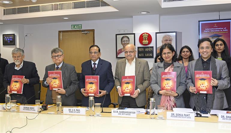 The Vice Chairman, NITI Aayog, Shri Suman Bery and the CEO, NITI Aayog, Shri B.V.R. Subrahmanyam release the Report on “Internationalisation of Higher Education in India: Prospects, Potential, and Policy Recommendations” at NITI Aayog, in New Delhi on December 22, 2025.