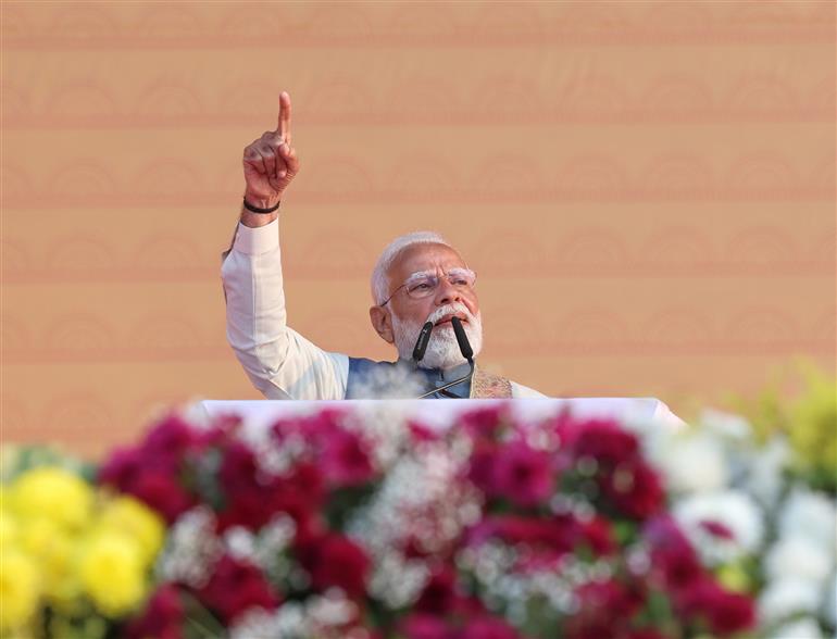 प्रधानमंत्री श्री नरेन्द्र मोदी 25 दिसंबर, 2025 को उत्तर प्रदेश के लखनऊ में राष्ट्र प्रेरणा स्थल के उद्घाटन समारोह को संबोधित करते हुए।