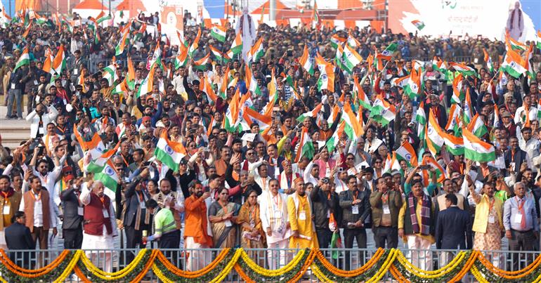 25 दिसंबर, 2025 को उत्तर प्रदेश के लखनऊ में राष्ट्र प्रेरणा स्थल के उद्घाटन समारोह में उपस्थित लोग। इस अवसर पर प्रधानमंत्री श्री नरेन्द्र मोदी संबोधित करते हुए।