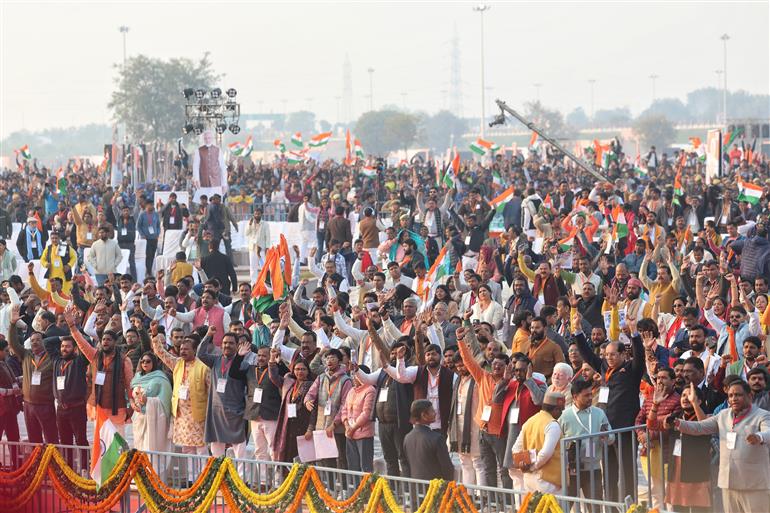 25 दिसंबर, 2025 को उत्तर प्रदेश के लखनऊ में राष्ट्र प्रेरणा स्थल के उद्घाटन समारोह में उपस्थित लोग। इस अवसर पर प्रधानमंत्री श्री नरेन्द्र मोदी संबोधित करते हुए।