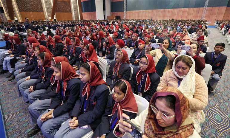 26 दिसंबर, 2025 को नई दिल्ली में वीर बाल दिवस कार्यक्रम में उपस्थित लोग। इस अवसर पर प्रधानमंत्री श्री नरेन्द्र मोदी संबोधित करते हुए।