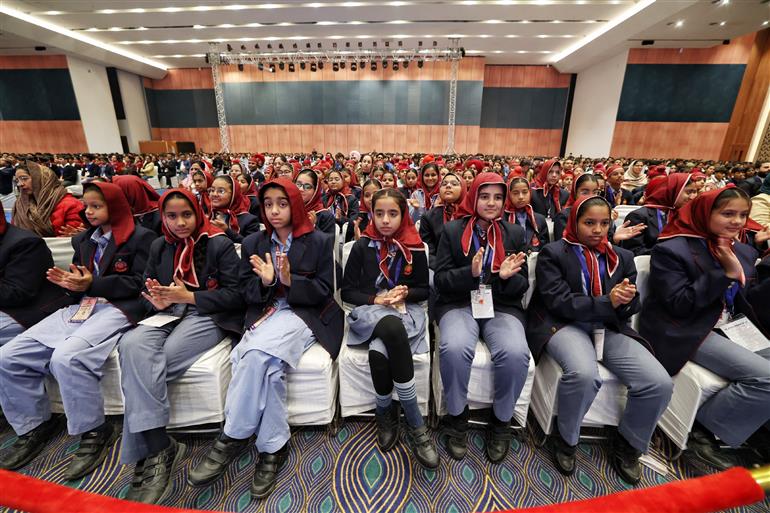 26 दिसंबर, 2025 को नई दिल्ली में वीर बाल दिवस कार्यक्रम में उपस्थित लोग। इस अवसर पर प्रधानमंत्री श्री नरेन्द्र मोदी संबोधित करते हुए।