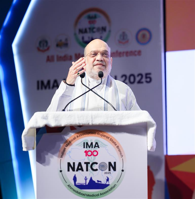 केंद्रीय गृह एवं सहकारिता मंत्री श्री अमित शाह 28 दिसंबर, 2025 को गुजरात के अहमदाबाद में इंडियन मेडिकल एसोसिएशन के राष्ट्रीय सम्मेलन आईएमए नेटकॉन 2025 को संबोधित करते हुए।
 