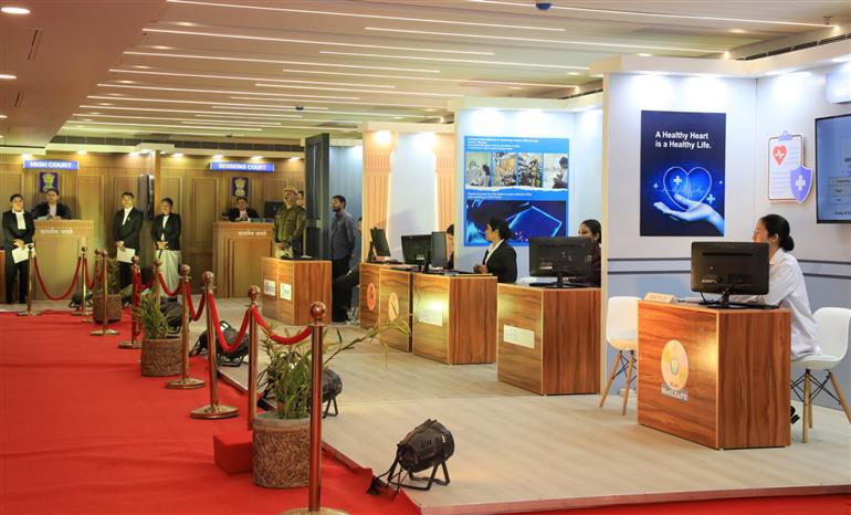 29 दिसंबर, 2025 को असम के गुवाहाटी में नवनिर्मित पुलिस आयुक्त कार्यालय, कमान और नियंत्रण केंद्र और तीन नए आपराधिक कानूनों पर एक राज्य-स्तरीय प्रदर्शनी के उद्घाटन की झलकियां। इस कार्यक्रम में केंद्रीय गृह एवं सहकारिता मंत्री श्री अमित शाह भी शामिल हुए।