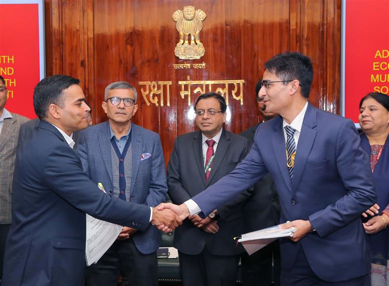 The Ministry of Defence inks contracts totalling Rs 10,147 crore with EEL, MIL & BEL for rockets of PINAKA Multiple Launch Rocket System to enhance Indian Army’s firepower in the presence of the Defence Secretary, Shri Rajesh Kumar Singh, in New Delhi on February 06, 2025.