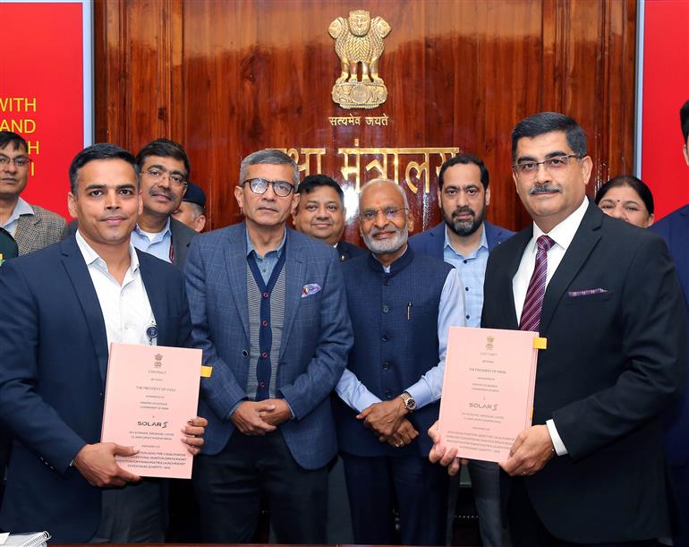 The Ministry of Defence inks contracts totalling Rs 10,147 crore with EEL, MIL & BEL for rockets of PINAKA Multiple Launch Rocket System to enhance Indian Army’s firepower in the presence of the Defence Secretary, Shri Rajesh Kumar Singh, in New Delhi on February 06, 2025.