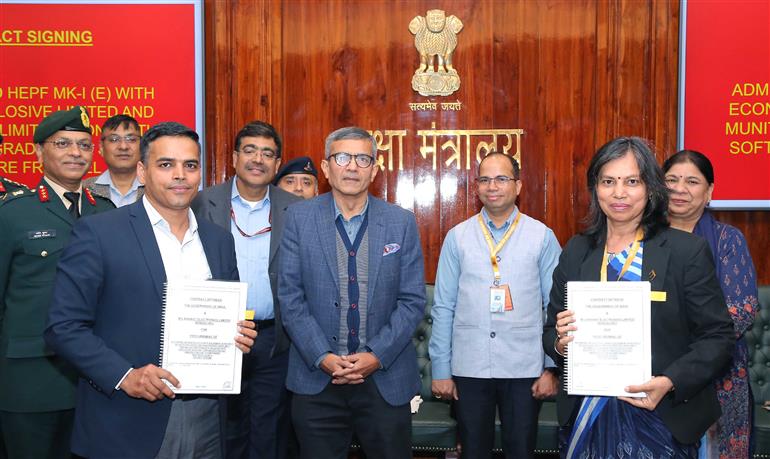 The Ministry of Defence inks contracts totalling Rs 10,147 crore with EEL, MIL & BEL for rockets of PINAKA Multiple Launch Rocket System to enhance Indian Army’s firepower in the presence of the Defence Secretary, Shri Rajesh Kumar Singh, in New Delhi on February 06, 2025.