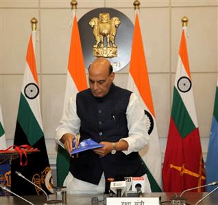 The Union Minister for Defence, Shri Rajnath Singh releases first edition of Ministry of Defence’s bi-annual Hindi magazine ‘Sashakt Bharat’ at South Block, in New Delhi on February 27, 2025.