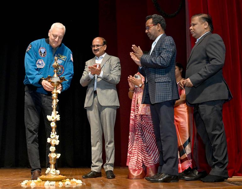 Former NASA astronaut Mr. Mike Massimino lighting the lamp during his visit to the PM SHRI Kendriya Vidyalaya No. 2 at Delhi Cantt. on February 27, 2025.