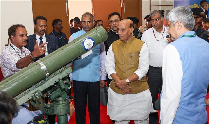 केंद्रीय रक्षा मंत्री श्री राजनाथ सिंह 28 फरवरी, 2025 को हैदराबाद में राष्ट्रीय विज्ञान दिवस समारोह में भाग लेते हुए।