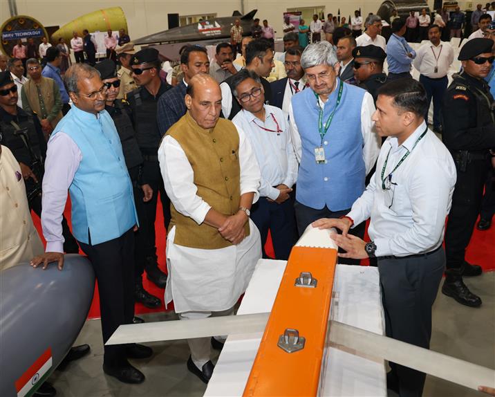 केंद्रीय रक्षा मंत्री श्री राजनाथ सिंह 28 फरवरी, 2025 को हैदराबाद में राष्ट्रीय विज्ञान दिवस समारोह में भाग लेते हुए।