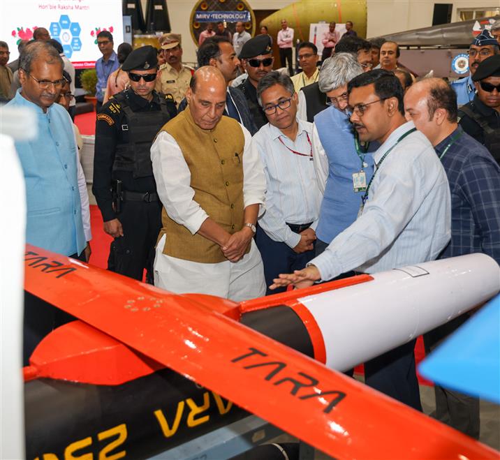 केंद्रीय रक्षा मंत्री श्री राजनाथ सिंह 28 फरवरी, 2025 को हैदराबाद में राष्ट्रीय विज्ञान दिवस समारोह में भाग लेते हुए।