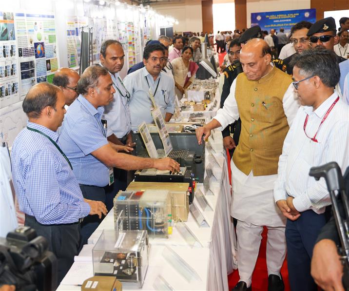 केंद्रीय रक्षा मंत्री श्री राजनाथ सिंह 28 फरवरी, 2025 को हैदराबाद में राष्ट्रीय विज्ञान दिवस समारोह में भाग लेते हुए।