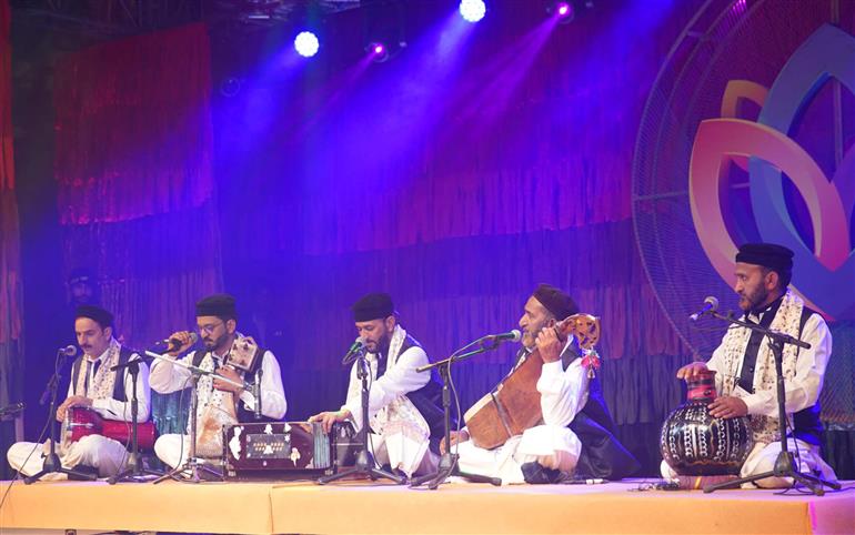 Glimpses of the Sufiana Qawwali by Ustad Chand Afzal of Delhi Bharat mandapam (Grameen Bharat Mahotsav 2025), in New Delhi on January 05, 2025.