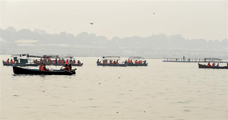 Glimpses of the Sangam Snan and Roadside activities during the preparation of Maha-Kumbh Mela 2025 at Prayagraj, in Uttar Pradesh on January 09, 2025.:Ministry of Culture